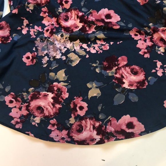 Boutique Butter soft floral long 3/4 sleeve top - Picture 5 of 5